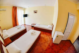 Гостиница Илиос Витязево Четырехместный номер с балконом-3