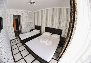 Гостиница Илиос Витязево Трехместный номер с балконом-1